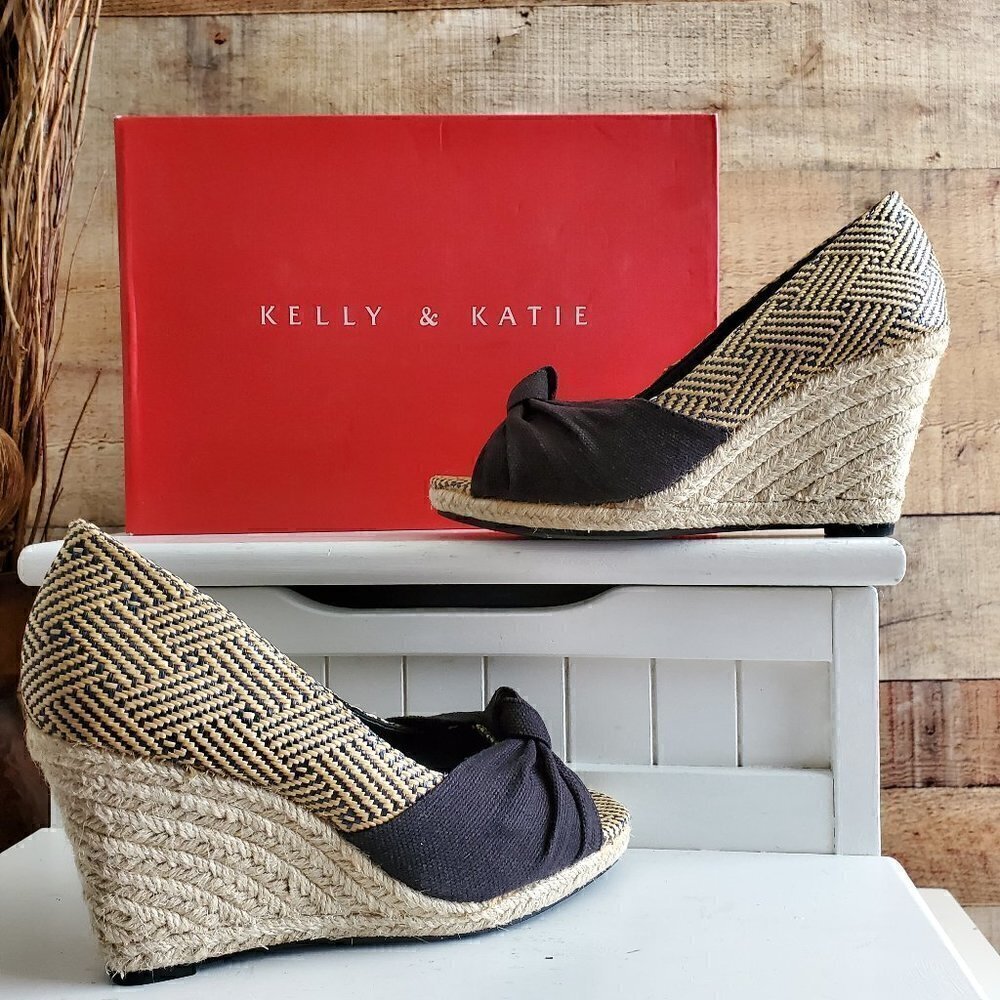 KELLY & KATIE ESPADRILLE WEDGE SANDAL SIZE 6.
